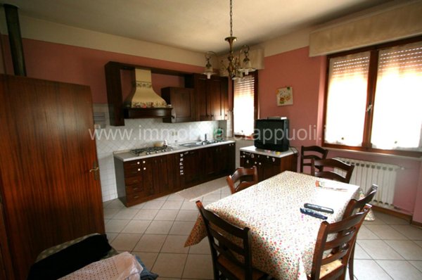 casa indipendente in vendita a Sinalunga in zona Bettolle