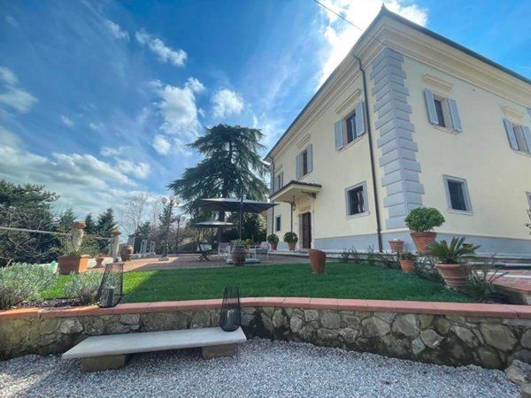 casa indipendente in vendita a Sinalunga