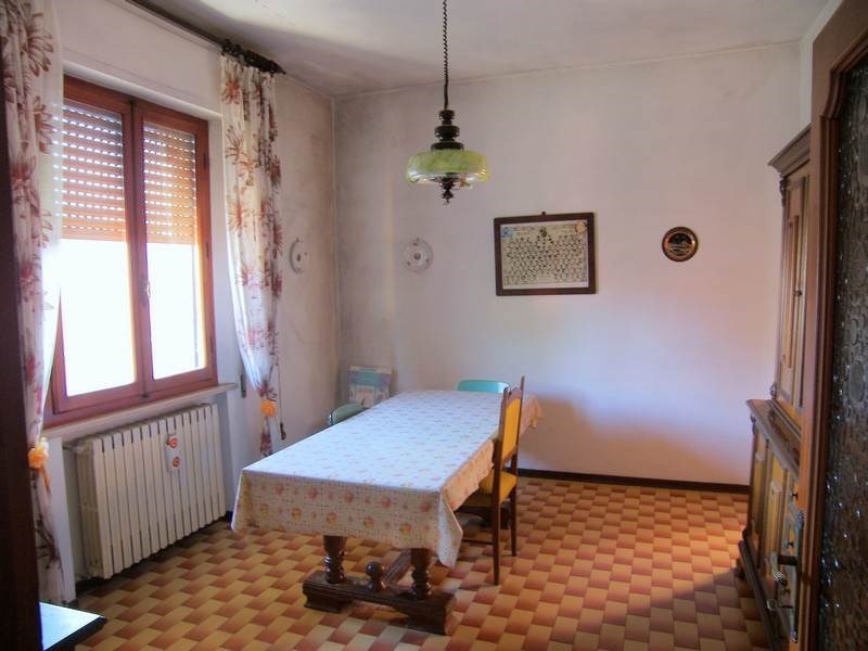 casa indipendente in vendita a Sinalunga in zona Bettolle