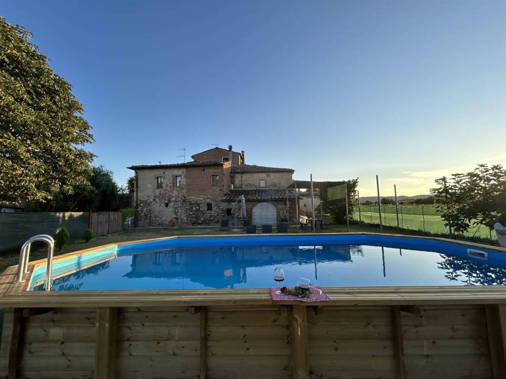 casa indipendente in vendita a Sinalunga