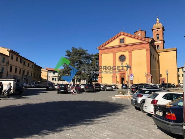 locale commerciale in vendita a Sinalunga