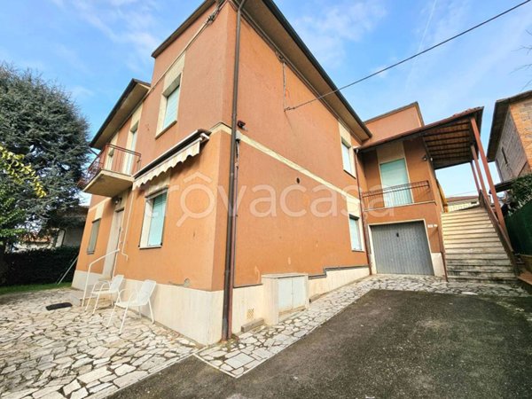 casa indipendente in vendita a Sinalunga in zona Bettolle