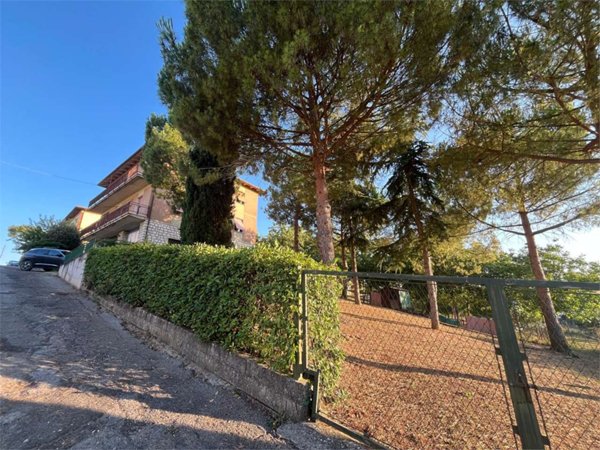 casa indipendente in vendita a Sinalunga
