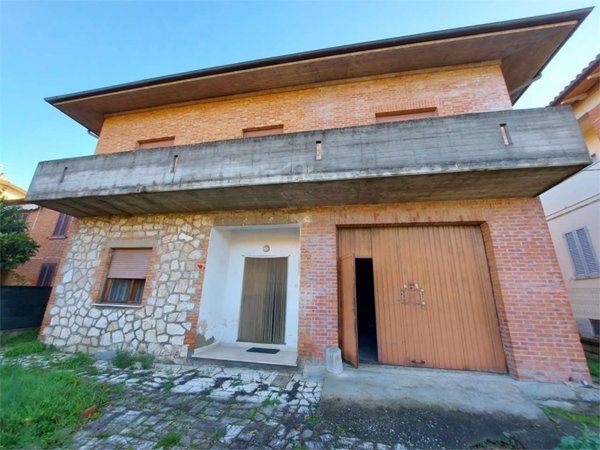 casa indipendente in vendita a Sinalunga in zona Bettolle
