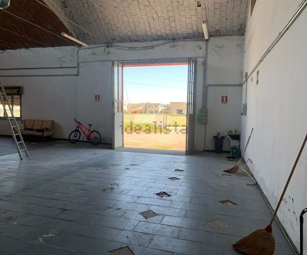 capannone in vendita a Sinalunga