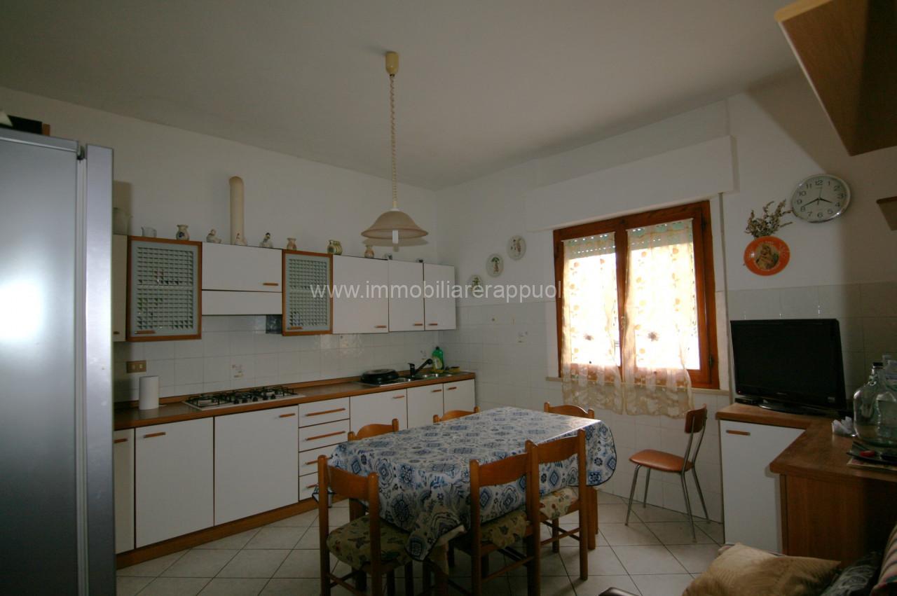 casa indipendente in vendita a Sinalunga in zona Bettolle