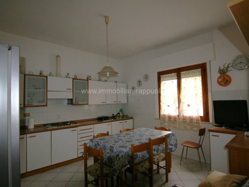 casa indipendente in vendita a Sinalunga in zona Bettolle