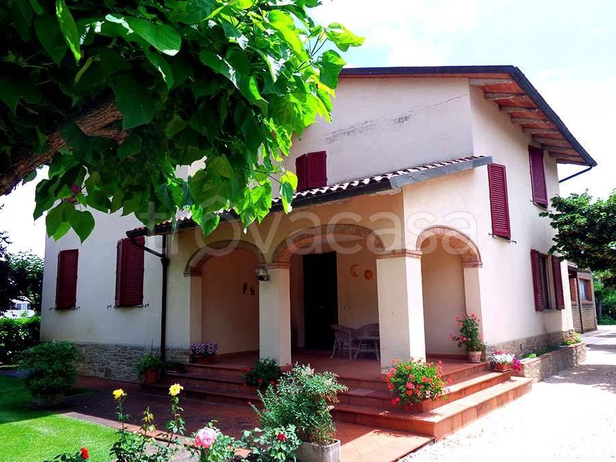 casa indipendente in vendita a Sinalunga