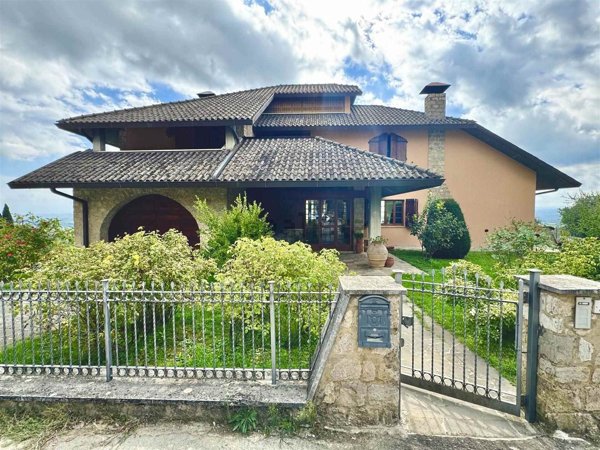 casa indipendente in vendita a Sinalunga