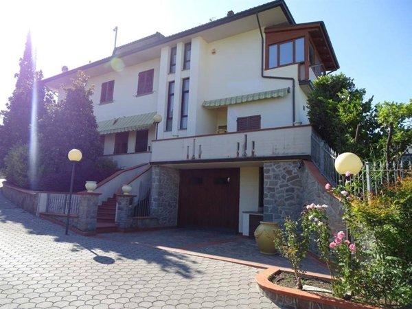 intera palazzina in vendita a Sinalunga