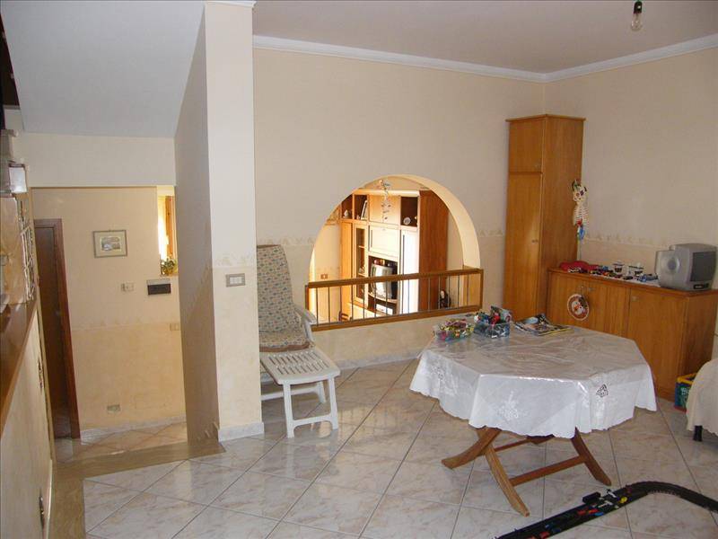 intera palazzina in vendita a Sinalunga