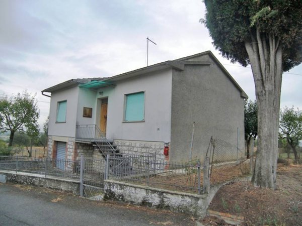 casa indipendente in vendita a Sinalunga