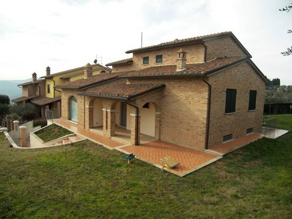 casa indipendente in vendita a Sinalunga