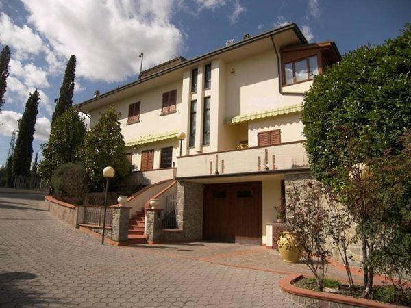casa indipendente in vendita a Sinalunga