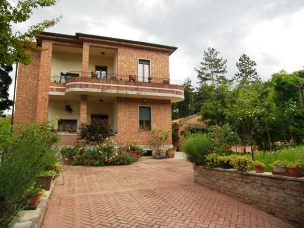 casa indipendente in vendita a Sinalunga