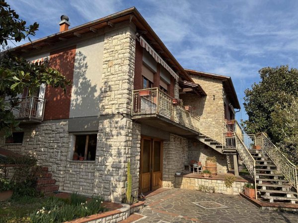 casa indipendente in vendita a Sinalunga