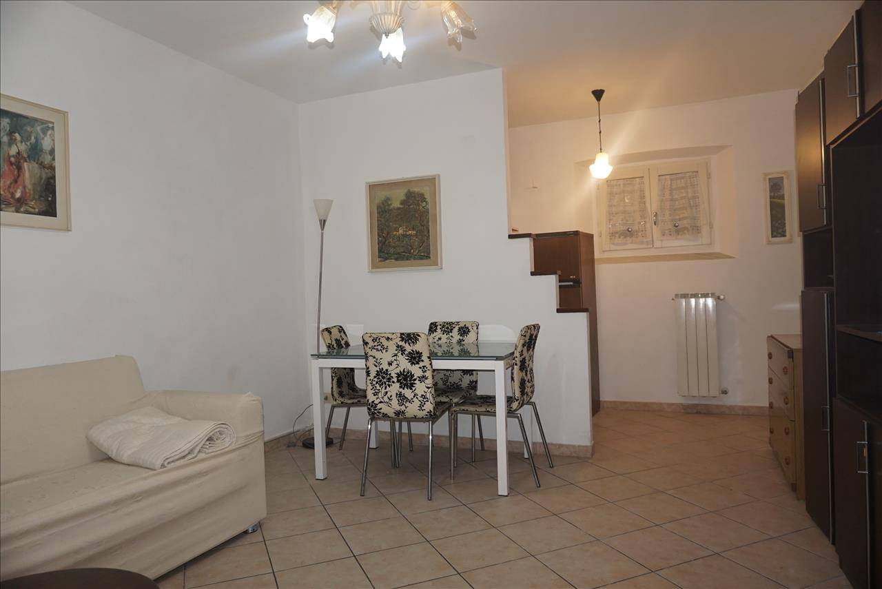 intera palazzina in vendita a Sinalunga