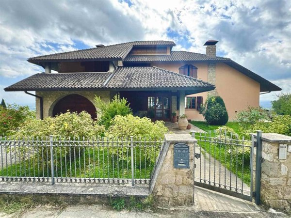 casa indipendente in vendita a Sinalunga