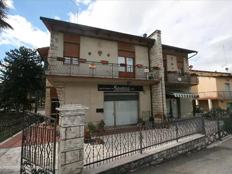 casa indipendente in vendita a Sinalunga in zona Bettolle