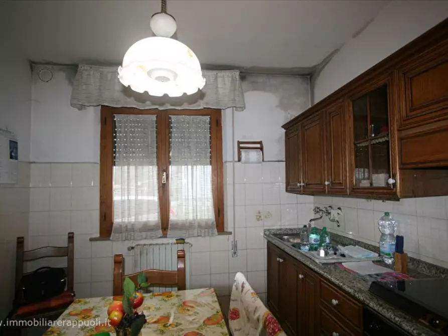 casa indipendente in vendita a Sinalunga in zona Bettolle