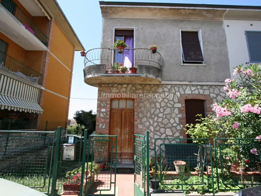 casa indipendente in vendita a Sinalunga