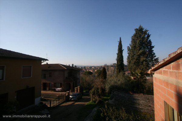 casa indipendente in vendita a Sinalunga in zona Bettolle
