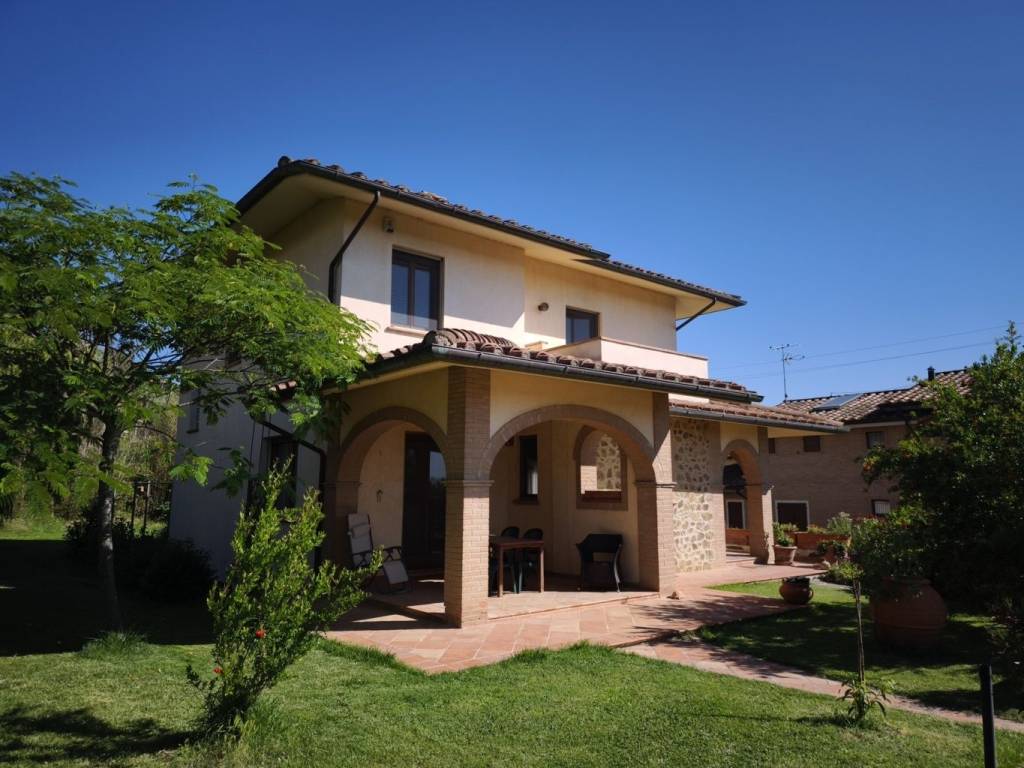 casa indipendente in vendita a Sinalunga