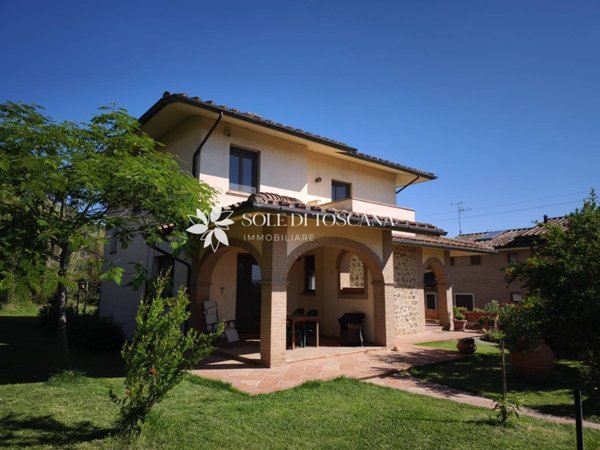 casa indipendente in vendita a Sinalunga