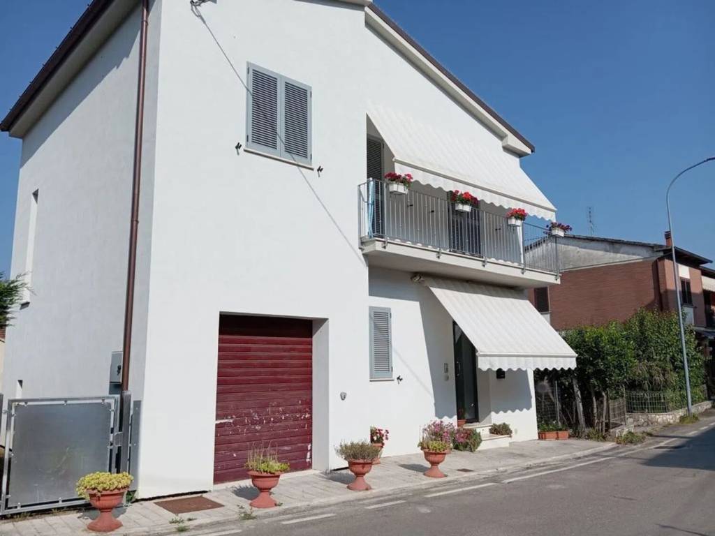 casa indipendente in vendita a Sinalunga