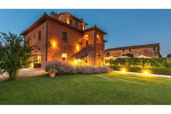 casa indipendente in vendita a Sinalunga
