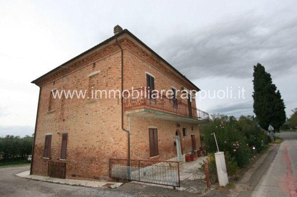 casa indipendente in vendita a Sinalunga