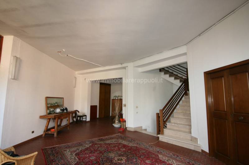 intera palazzina in vendita a Sinalunga in zona Bettolle
