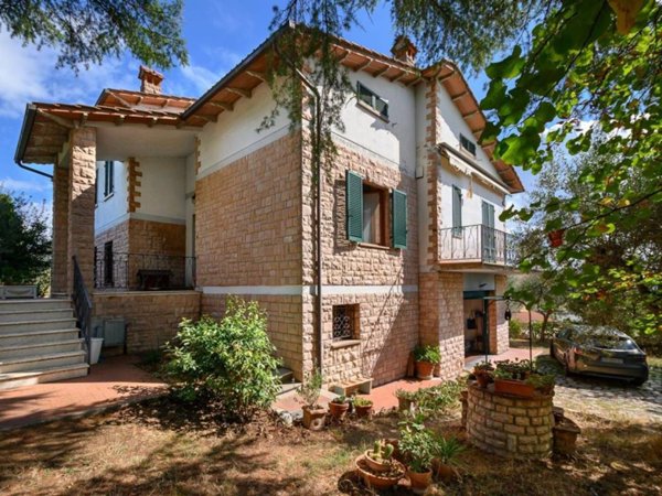 casa indipendente in vendita a Sinalunga