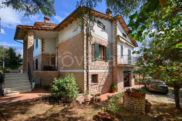 casa indipendente in vendita a Sinalunga