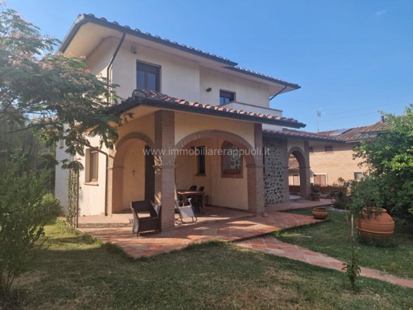 casa indipendente in vendita a Sinalunga