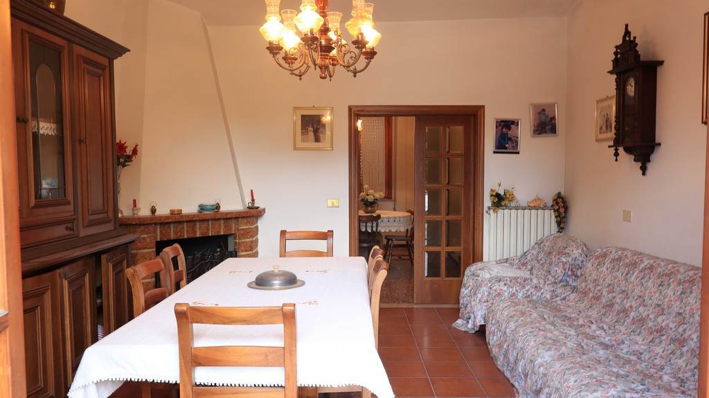 casa indipendente in vendita a Sinalunga in zona Bettolle