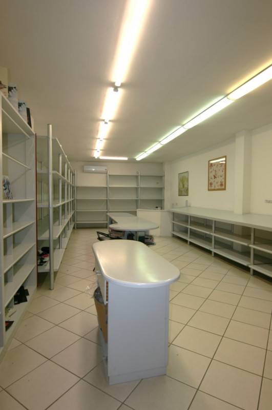 locale commerciale in vendita a Sinalunga