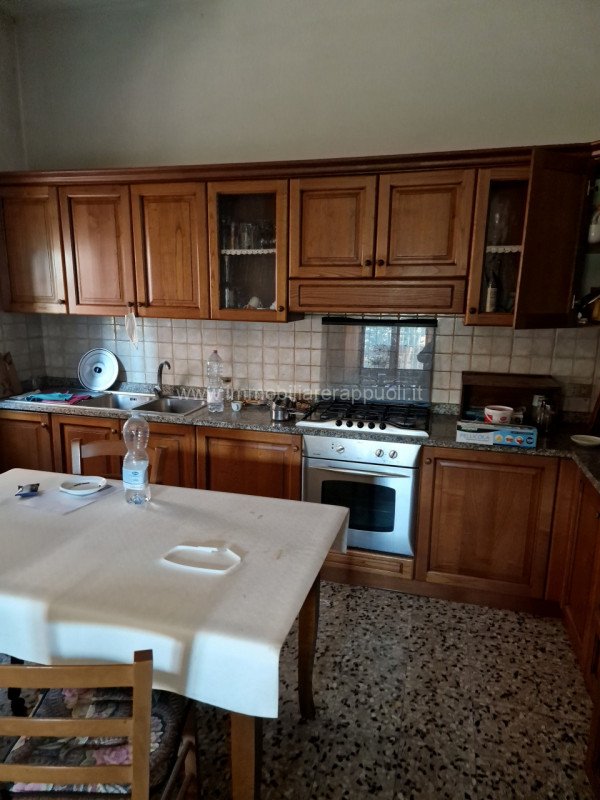 casa indipendente in vendita a Sinalunga