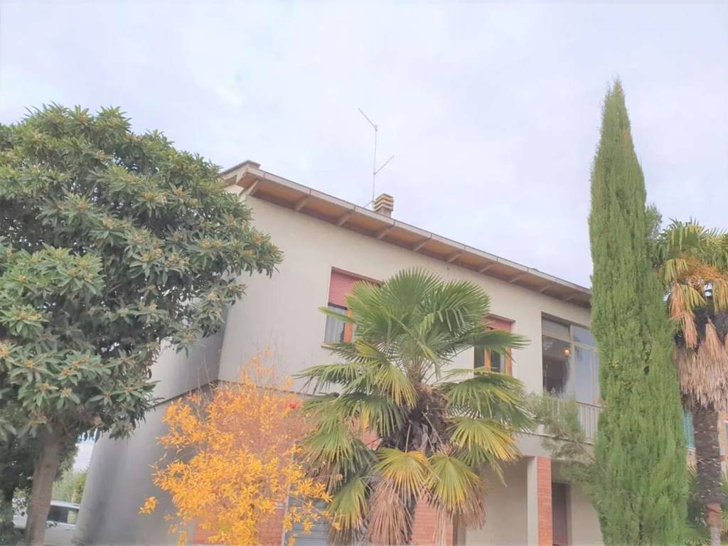 casa indipendente in vendita a Sinalunga in zona Bettolle