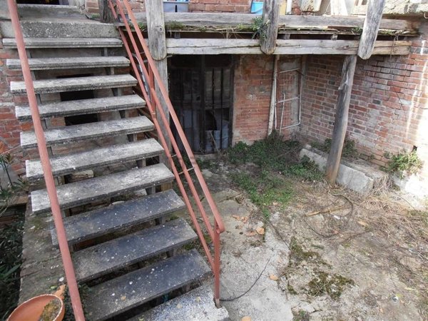 casa indipendente in vendita a Sinalunga in zona Bettolle