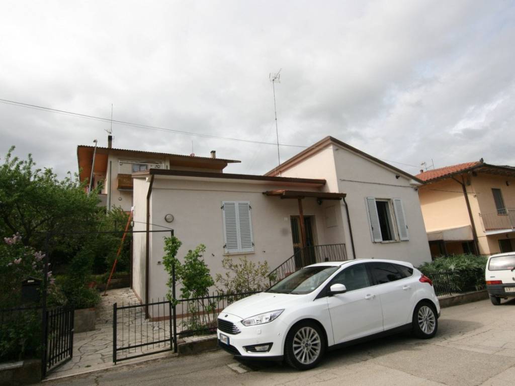 casa indipendente in vendita a Sinalunga in zona Guazzino