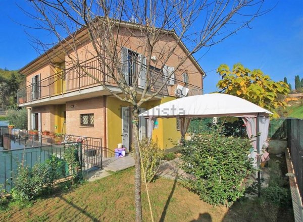 casa indipendente in vendita a Sinalunga