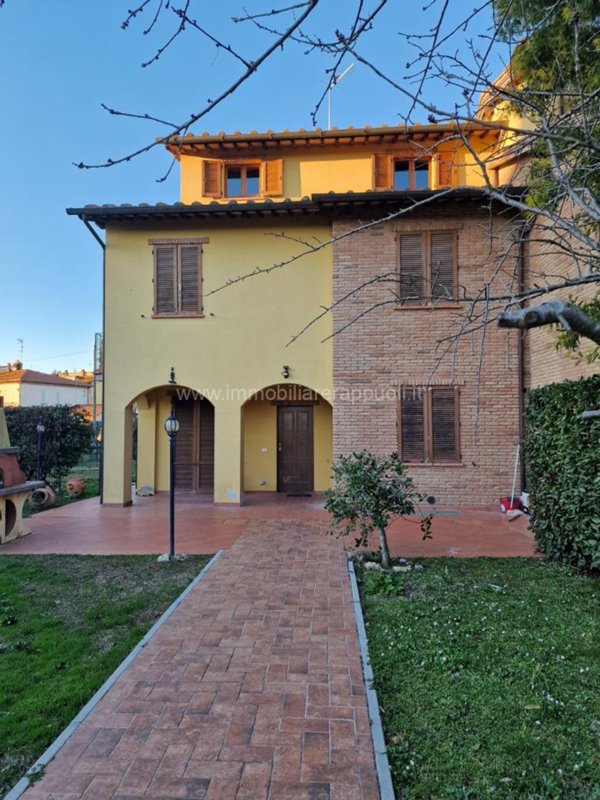 casa indipendente in vendita a Sinalunga