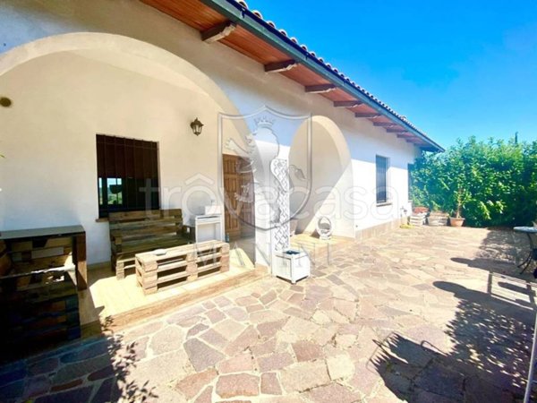 casa indipendente in vendita a Sinalunga