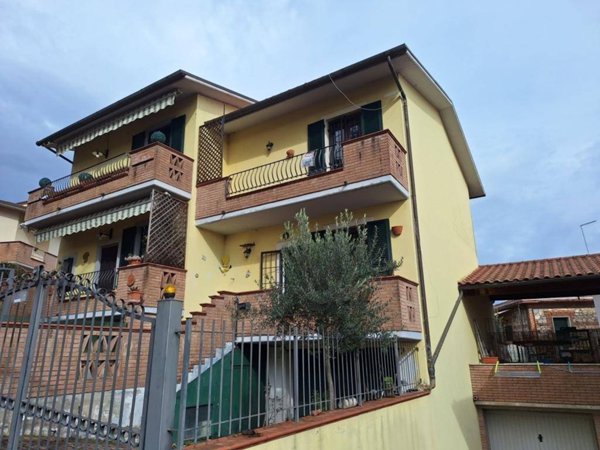 casa indipendente in vendita a Sinalunga