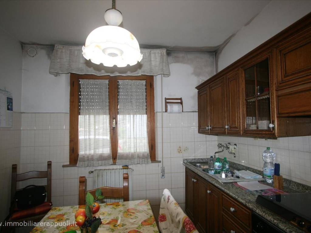 casa indipendente in vendita a Sinalunga in zona Bettolle