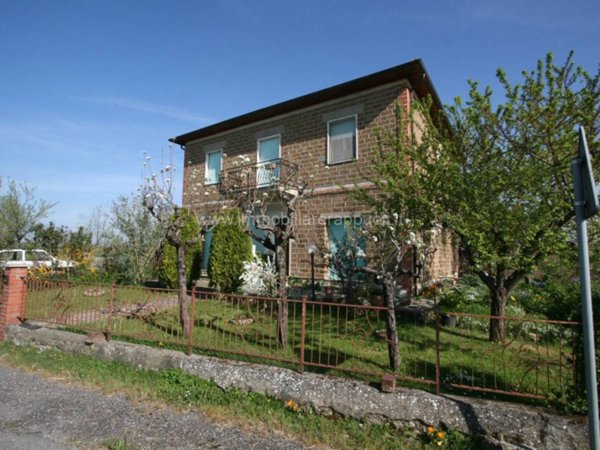 casa indipendente in vendita a Sinalunga