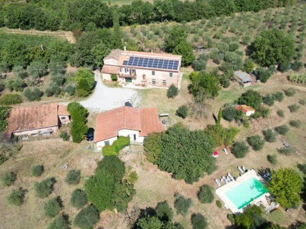 casa indipendente in vendita a Sinalunga in zona Bettolle