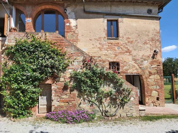 casa indipendente in vendita a Sinalunga