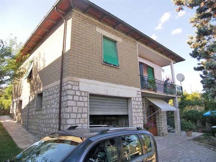 casa indipendente in vendita a Sinalunga